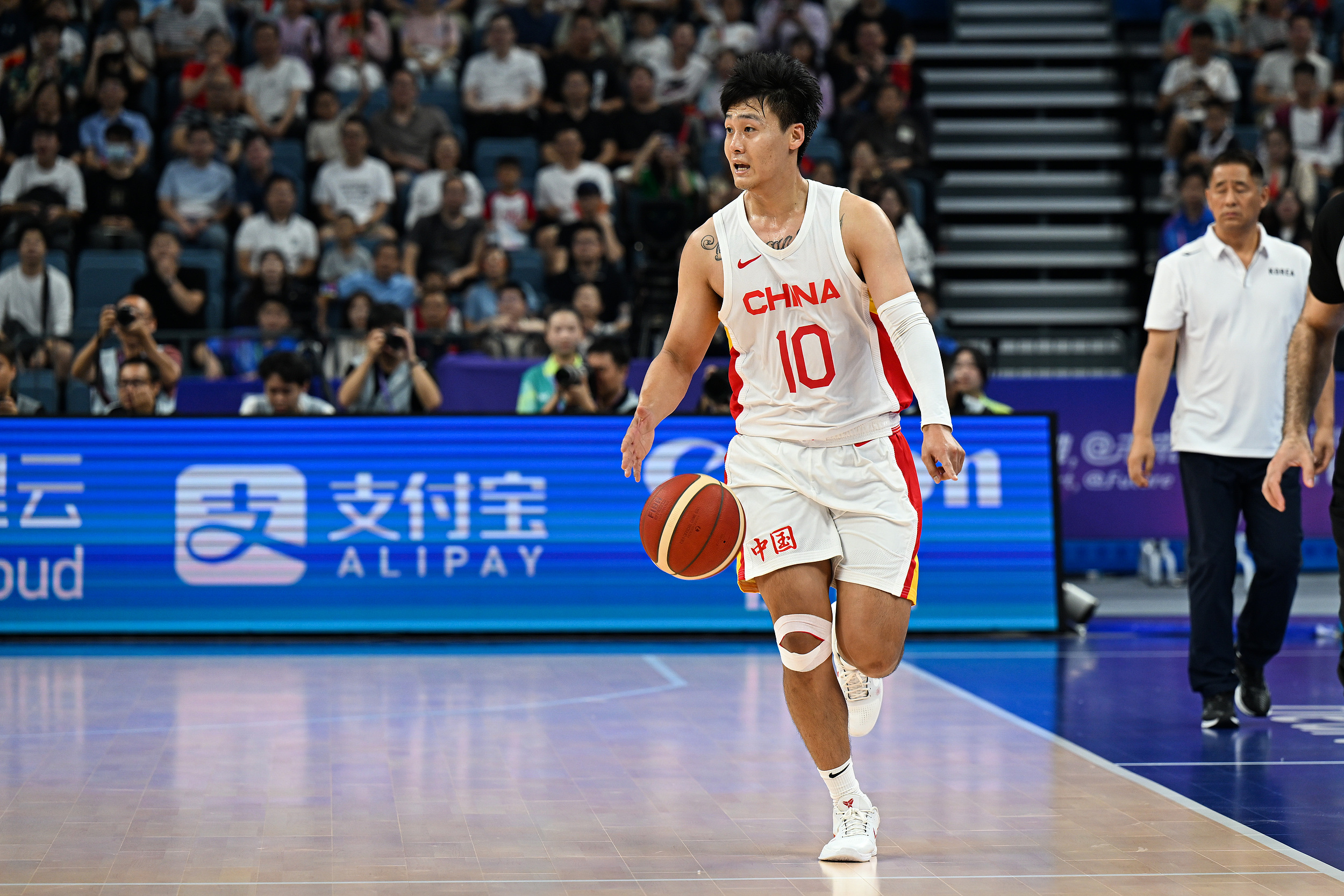 赵继伟解说调侃赵睿：他的尺寸比较大，不像1号位像3号位