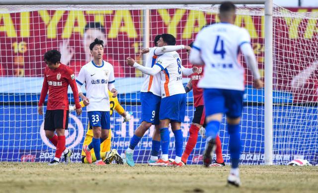 MK体育-【中超】谭龙头槌马德鲁加破门 泰山客场2比1胜亚泰