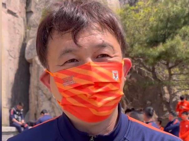 MK体育下载-泰山队登山祈福方昊率先登顶 郝伟：把联赛完成好