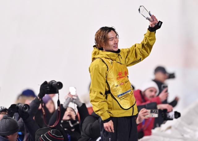 1769135026749024674.jpg (体育)(1)单板滑雪——大跳台世界杯:苏翊鸣夺冠XxjpseC000541_20251206_PEPFN0A001.jpg