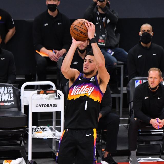 布克连歇6分钟被轰一波流 太阳教头昏招葬送好局？